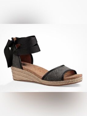 Ugg Amell Women’s Grey & Black Espadrille Wedge Sandals with Ankle Tie Size 9.5